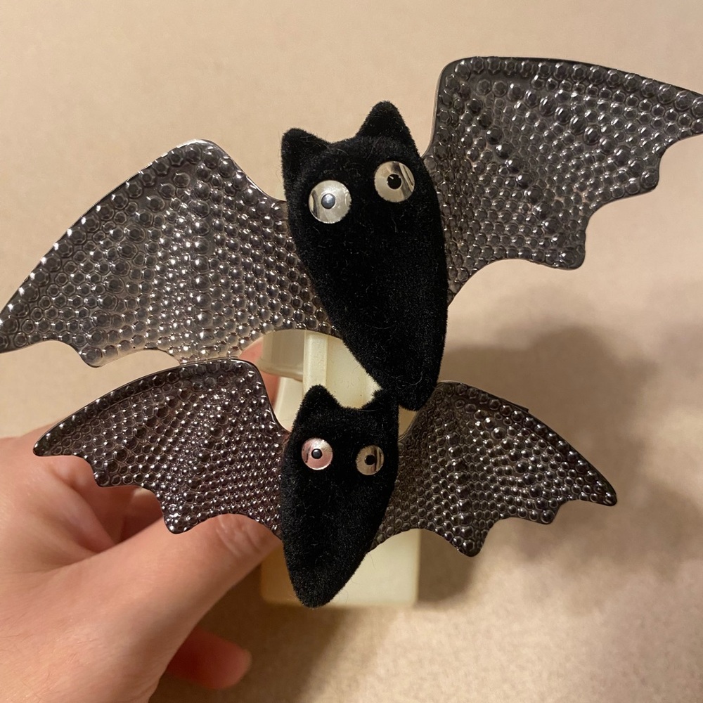 Rare BBW bat wallflower